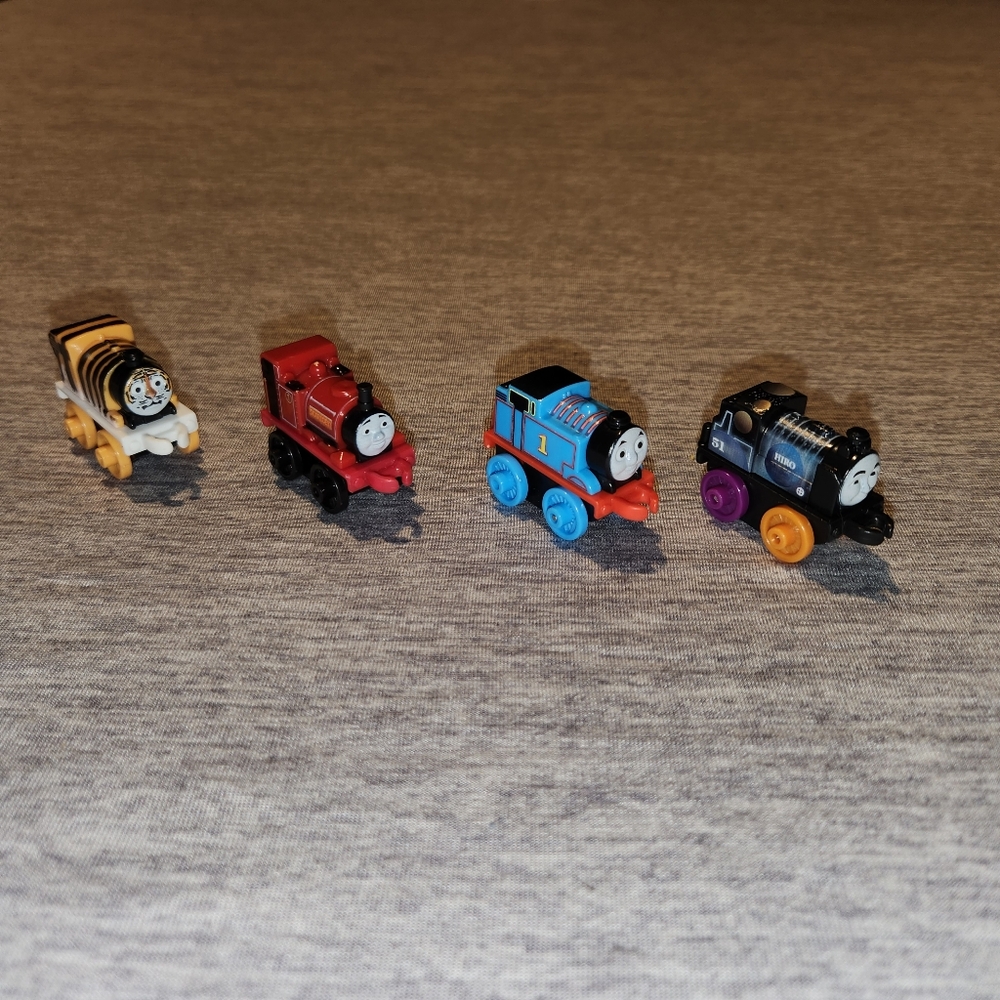 Thomas & Friends Mini Toy Train Set - Multicolor